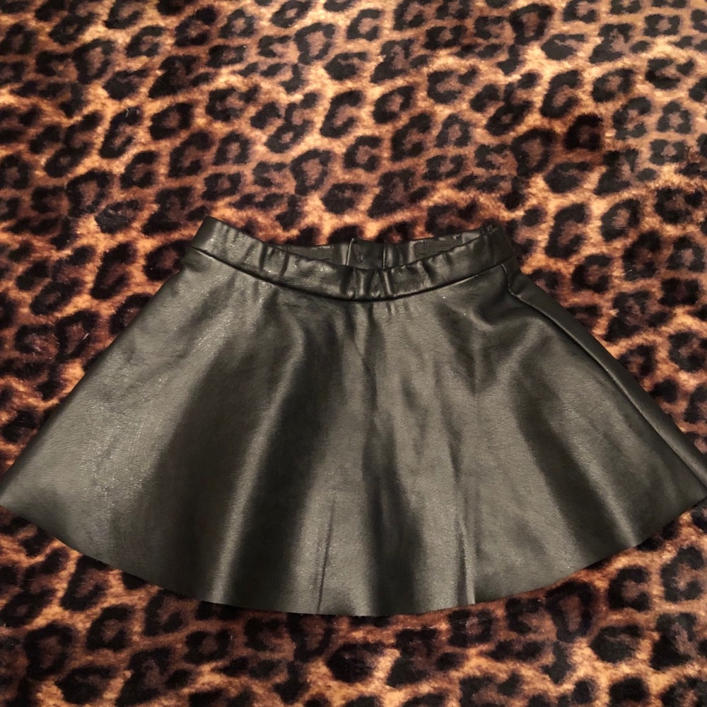 Girls faux leather skirt 4/5